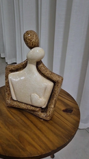 Escultura Casal Apaixonado Decoração Cerâmica Rack Sala Escritório