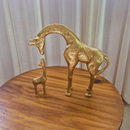Escultura Decorativa Dupla de Girafa Luxo Enfeite Rack Sala Escritório